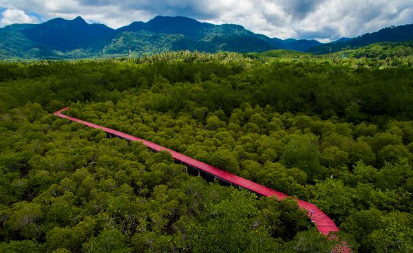 สะพานแดงเกาะช้าง-มุมมหาชนที่ทุกคนหลงรัก