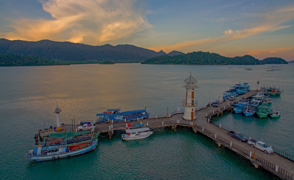 สะพานสลักเพชร-วิวภูเขากลางทะเลเกาะช้าง